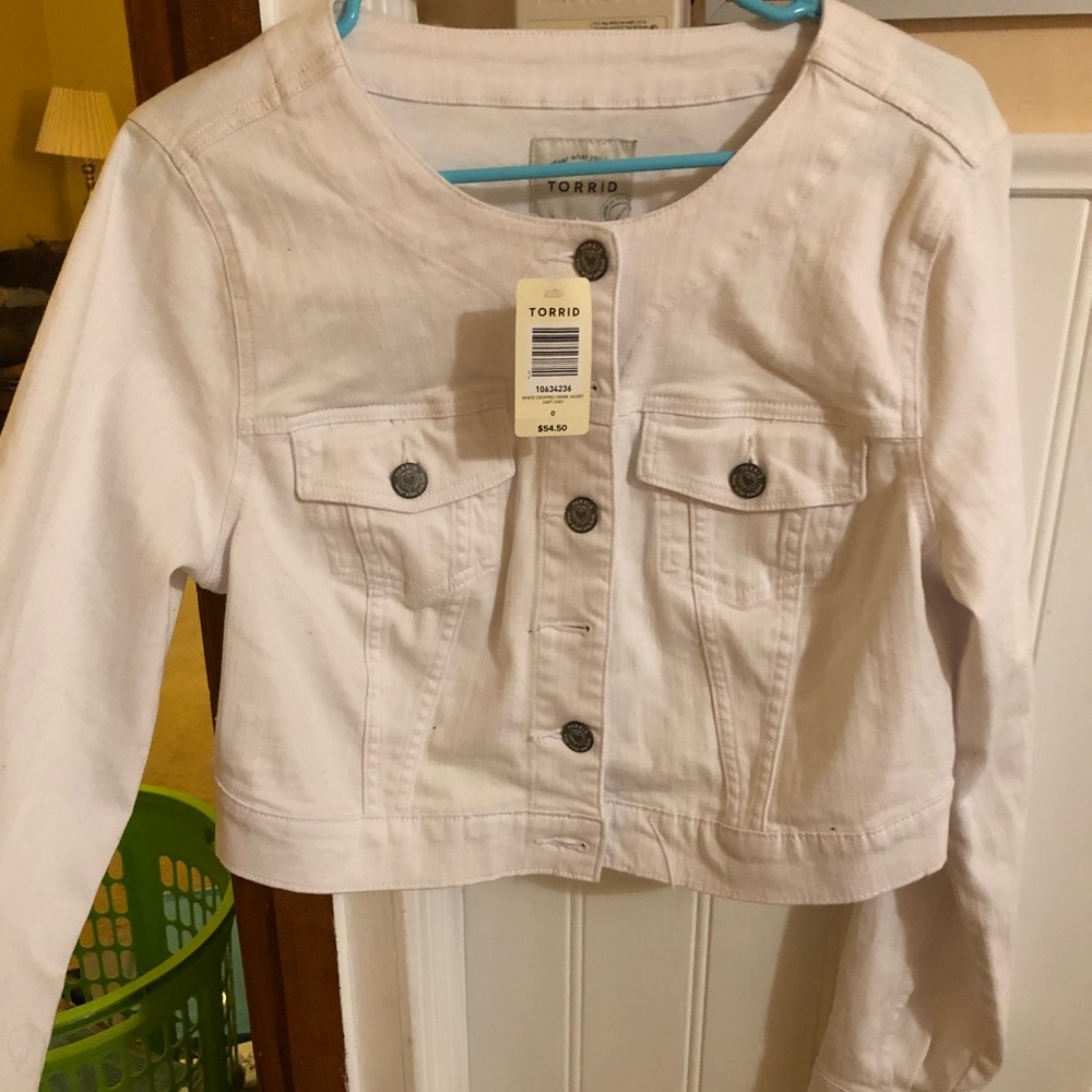 BNWT torrid cropped white denim jacket
